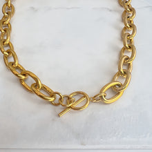Load image into Gallery viewer, Heavy Chain Toggle Necklace