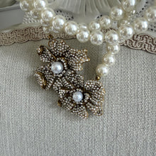 Load image into Gallery viewer, Versatile Pearl Necklace with Antique Flower Detail