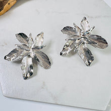 Load image into Gallery viewer, Silver Petal Earrings