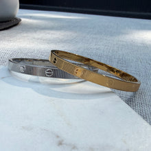 Load image into Gallery viewer, New Style Rivet Cuff
