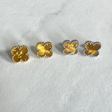 Load image into Gallery viewer, Dappled Gold Clover Pendant