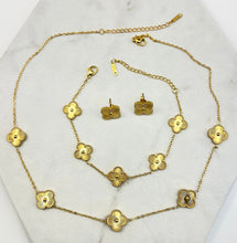 Load image into Gallery viewer, Gold Clover Necklace