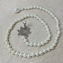 Load image into Gallery viewer, Adjustable Vintage Pearl Necklace