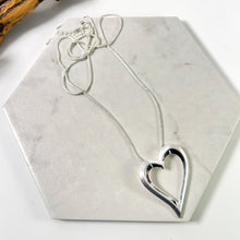 Load image into Gallery viewer, Classic Heart Necklace