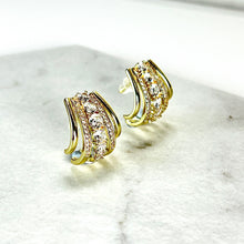 Load image into Gallery viewer, Curved Multi Strand Gold Studs