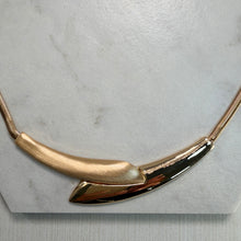Load image into Gallery viewer, Gold Magnetic Fastening Necklace