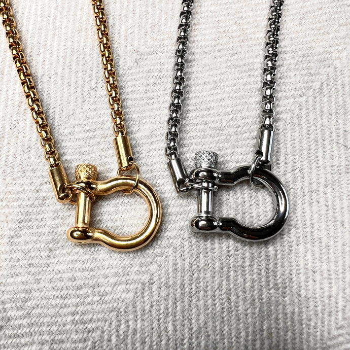 Horseshoe Twist Lock Necklace