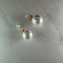 Load image into Gallery viewer, Classic Pearl Stud (Two Size Options)