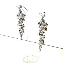 Load image into Gallery viewer, Delicate Flower Drop Earrings