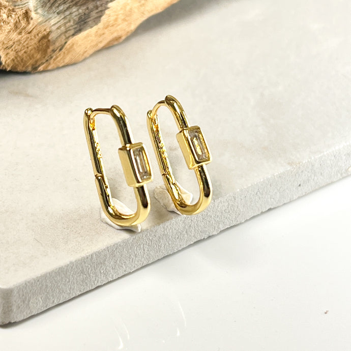 Rectangular Gold Earrings With Baguette Detail