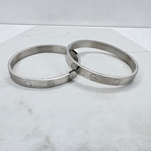 Load image into Gallery viewer, Wide Silver Rivet Bangle