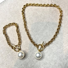 Load image into Gallery viewer, Gold Large Pearl Necklace