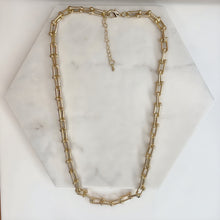 Load image into Gallery viewer, Small Link Paperclip Necklace