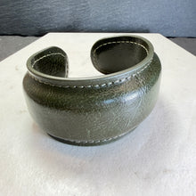 Load image into Gallery viewer, Padded Mouldable Cuff