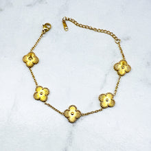 Load image into Gallery viewer, Gold Clover Bracelet