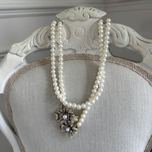 Load image into Gallery viewer, Versatile Pearl Necklace with Antique Flower Detail