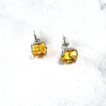 Load image into Gallery viewer, Yellow Stone Diamanté Stud