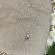 Load image into Gallery viewer, Short Star Necklace