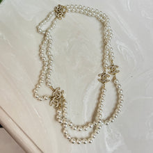 Load image into Gallery viewer, Pearl Necklace with Gold Diamanté Detail