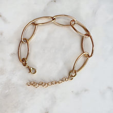 Load image into Gallery viewer, Oval Link Gold Bracelet