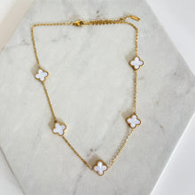 Load image into Gallery viewer, Two-sided Crimped Pearl Clover Necklace