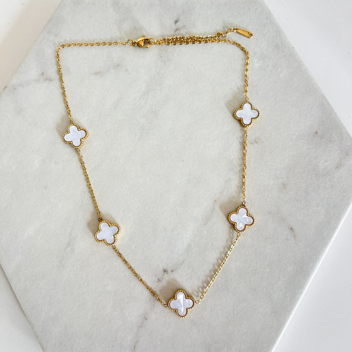 Two-sided Crimped Pearl Clover Necklace