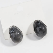 Load image into Gallery viewer, Quartz Raindrop Earrings