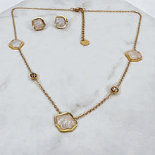 Load image into Gallery viewer, Delicate Gold Shell Necklace