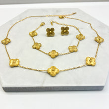Load image into Gallery viewer, Gold Clover Necklace