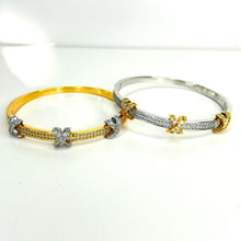 Load image into Gallery viewer, Diamanté Kiss Bangle