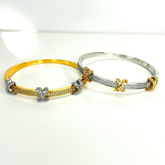 Diamanté Kiss Bangle