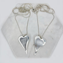 Load image into Gallery viewer, Long Heart Necklace