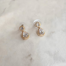 Load image into Gallery viewer, Gold Pear Drop Earrings