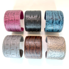 Load image into Gallery viewer, Broad Textured Cuff