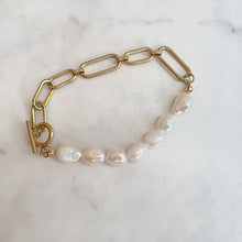 Load image into Gallery viewer, Pearl &amp; Gold Chain Bracelet