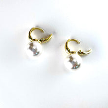 Load image into Gallery viewer, Cream Pearl Drop Earrings