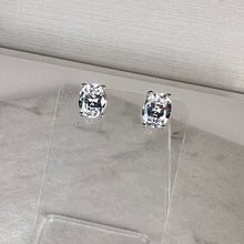 Load image into Gallery viewer, Classic Oval Diamanté Stud