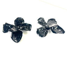 Load image into Gallery viewer, Shiny Black Petal Earrings