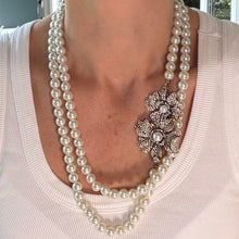 Load image into Gallery viewer, Versatile Pearl Necklace with Antique Flower Detail