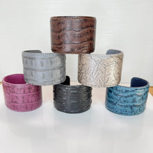 Load image into Gallery viewer, Broad Textured Cuff