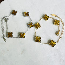 Load image into Gallery viewer, Dappled Gold Clover Pendant