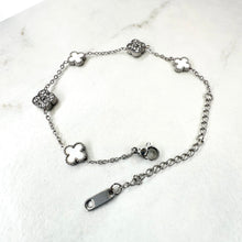 Load image into Gallery viewer, 9mm Pearl &amp; Diamanté Silver Clover Bracelet