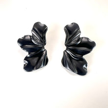 Load image into Gallery viewer, Matte Black Petal Earrings