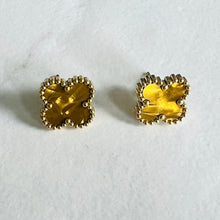 Load image into Gallery viewer, Dappled Gold Clover Bracelet on Silver or Gold Chain