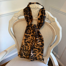 Load image into Gallery viewer, Skinny Leopard Print Scarf