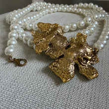 Load image into Gallery viewer, Versatile Pearl Necklace with Antique Flower Detail