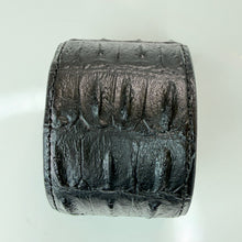 Load image into Gallery viewer, Broad Textured Cuff