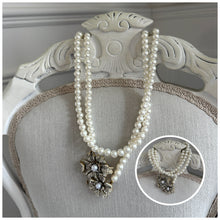 Load image into Gallery viewer, Versatile Pearl Necklace with Antique Flower Detail