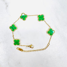 Load image into Gallery viewer, Crimped Edge Clover Bracelet