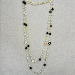 Camelia Necklace with Pearl ‘5’